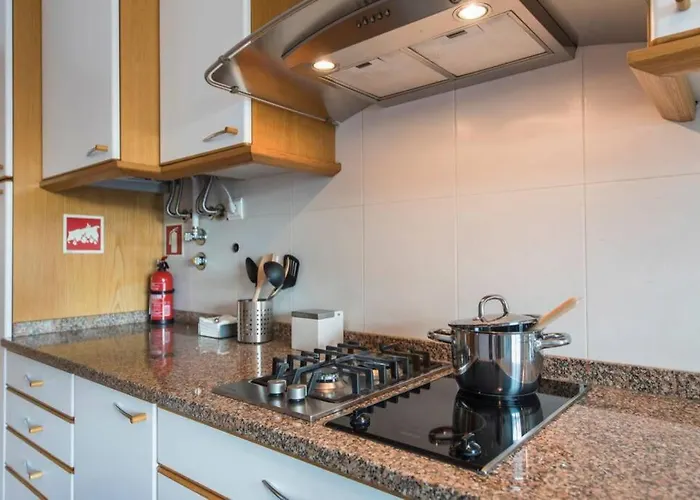 Апартаменты 2 Bedroom With Garage Family Wonder