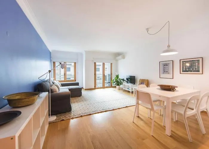 2 Bedroom With Garage Family Wonder アパート リスボン