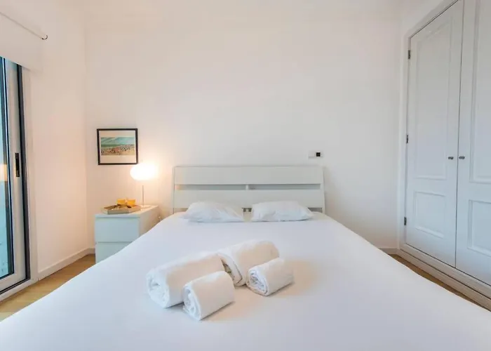 2 Bedroom With Garage Family Wonder アパート リスボン
