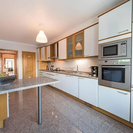 דירה 2 Bedroom With Garage Family Wonder ליסבון