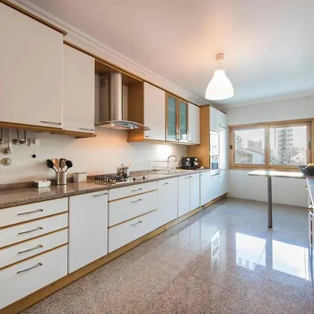 דירה 2 Bedroom With Garage Family Wonder ליסבון