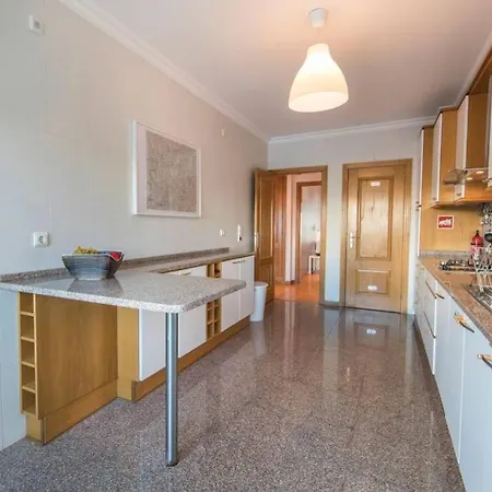 דירה 2 Bedroom With Garage Family Wonder ליסבון